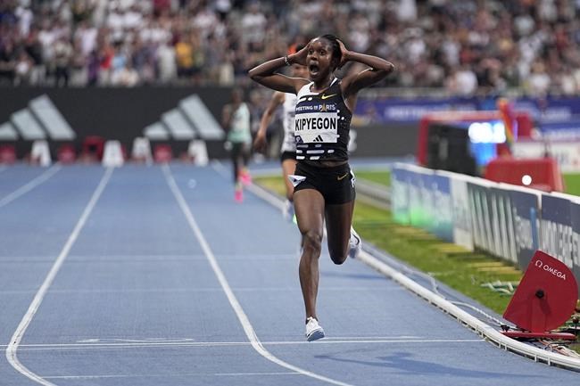 Kenya rewards runner Kipyegon with $35,000 and house for breaking 2 world records | iNFOnews.ca