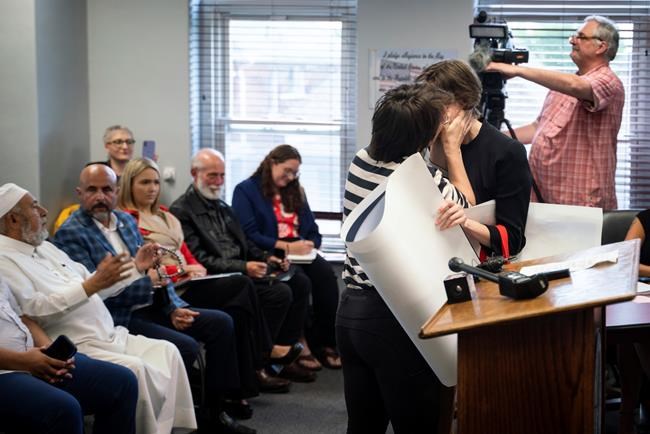 Detroit-area city bans LGBTQ+ pride flags on public property | iNFOnews.ca Detroit-area city bans LGBTQ+ pride flags on public property | iNFOnews.ca