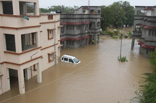 Cyclone Biparjoy weakens as it churns toward Pakistan after killing 2 in India and causing damage | iNFOnews.ca