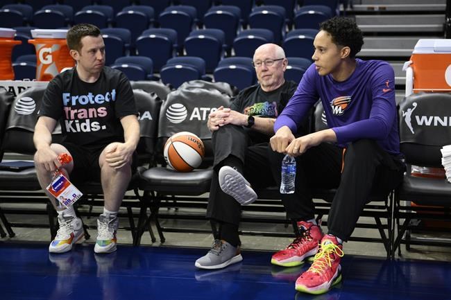 Brittney Griner is honored in Washington despite missing Mercury's game with a hip injury | iNFOnews.ca Brittney Griner is honored in Washington despite missing Mercury's game with a hip injury | iNFOnews.ca
