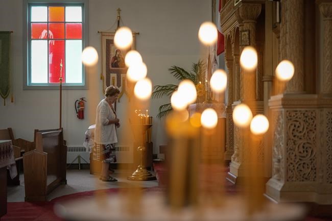'Deal with together': Manitoba community prays for victims of bus crash | iNFOnews.ca