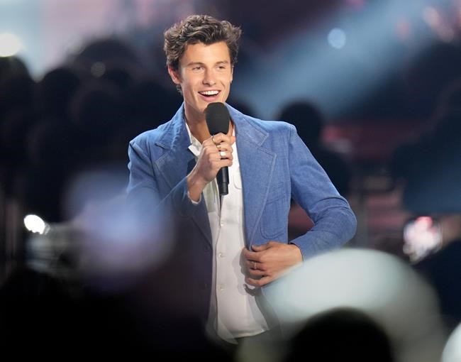 Shawn Mendes makes surprise appearance at Toronto Ed Sheeran concert after year off | iNFOnews.ca