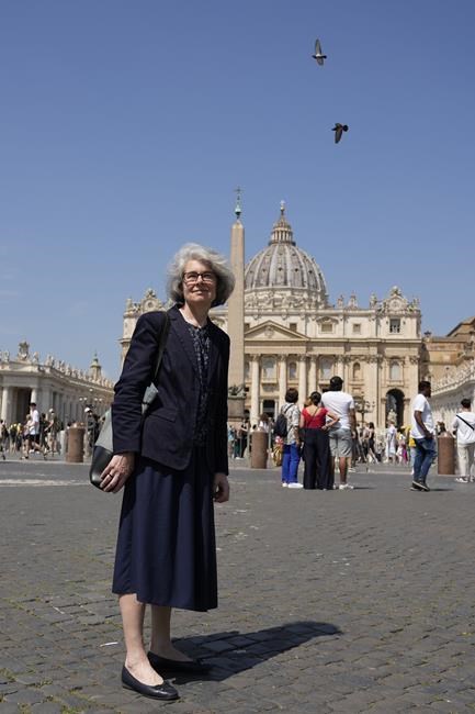 A high-profile French nun is inspiring hope for Catholic women. But can she really bring change? | iNFOnews.ca A high-profile French nun is inspiring hope for Catholic women. But can she really bring change? | iNFOnews.ca