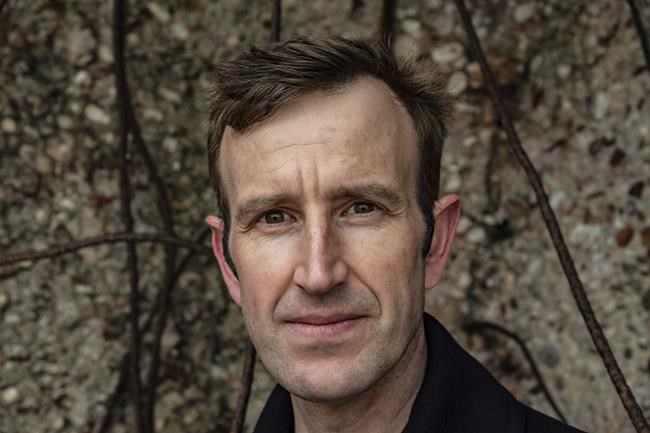 Robert Macfarlane wins inaugural Weston International Award for non-fiction author | iNFOnews.ca