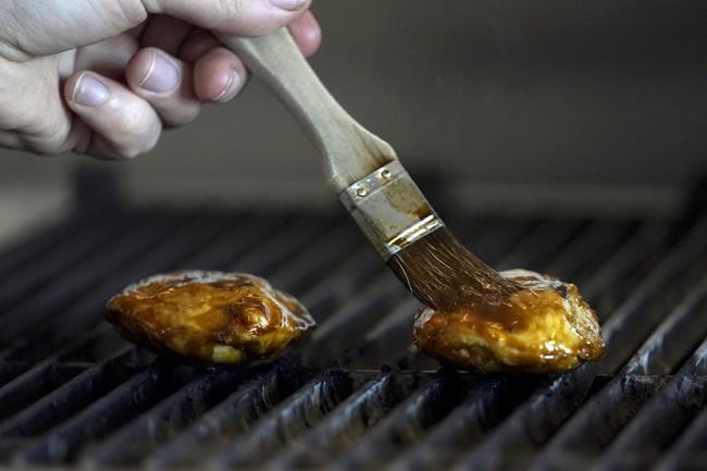 Is it chicken? Here's how the first bite of 'cell-cultivated' meat tastes | iNFOnews.ca
