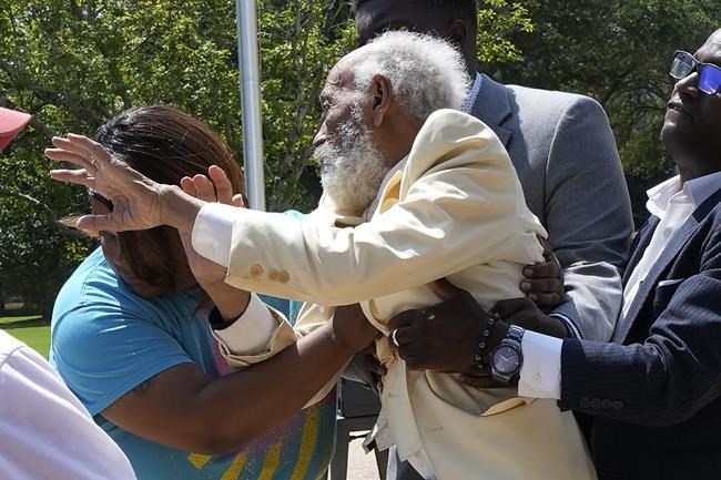 Civil rights icon James Meredith, 90, falls at Mississippi event but has no visible injuries | iNFOnews.ca