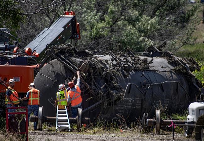Work begins to clean up train derailment in Montana's Yellowstone River | iNFOnews.ca Work begins to clean up train derailment in Montana's Yellowstone River | iNFOnews.ca