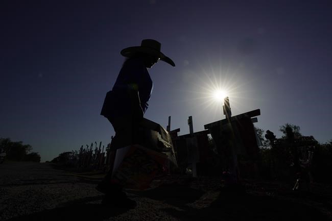 US arrests 4 Mexican nationals in 2022 deaths of 53 migrants trapped in hot tractor trailer | iNFOnews.ca