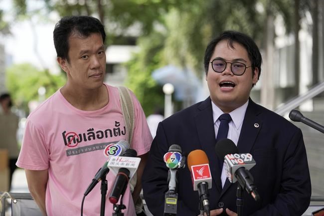 Thai court acquits 5 who were accused of blocking the queen's motorcade during 2020 protests | iNFOnews.ca