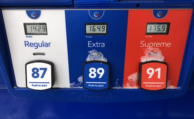 Canadians to save at the pump this long weekend compared to a year ago | iNFOnews.ca Canadians to save at the pump this long weekend compared to a year ago | iNFOnews.ca