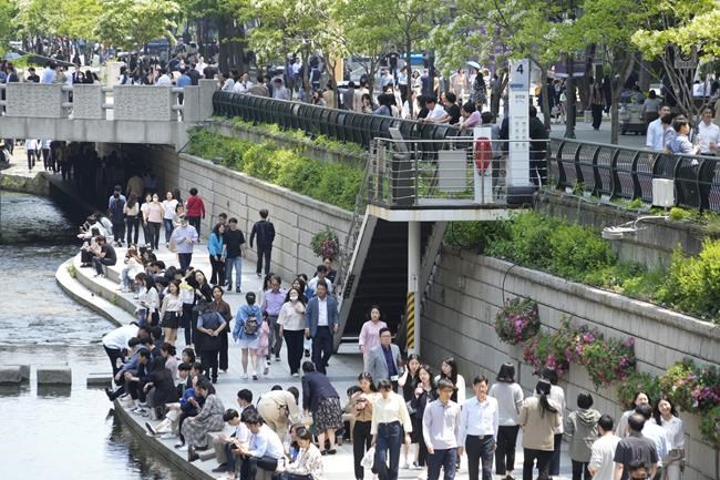 South Koreans grow younger overnight as the country changes how it counts people's ages | iNFOnews.ca