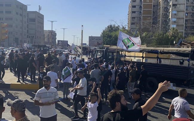 Protesters briefly storm the Swedish Embassy in Baghdad in protest over Quran burning | iNFOnews.ca Protesters briefly storm the Swedish Embassy in Baghdad in protest over Quran burning | iNFOnews.ca