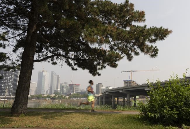Smog, air quality alerts in place across much of Quebec as wildfires continue to burn | iNFOnews.ca