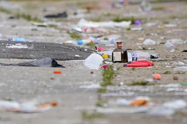 Baltimore samaritan who bandaged a shooting victim from block party says 'All they know is guns' | iNFOnews.ca Baltimore samaritan who bandaged a shooting victim from block party says 'All they know is guns' | iNFOnews.ca