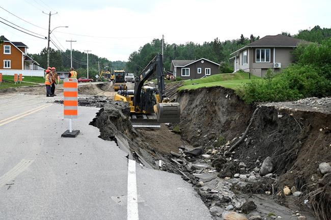 Police divers find two bodies after Quebec landslide | iNFOnews.ca