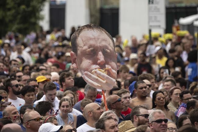 Joey Chestnut shakes off rain delay and defends title at Nathan's Fourth of July hot dog contest | iNFOnews.ca