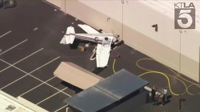 1 killed, 3 hurt in crash of small plane shortly after takeoff in Southern California | iNFOnews.ca 1 killed, 3 hurt in crash of small plane shortly after takeoff in Southern California | iNFOnews.ca