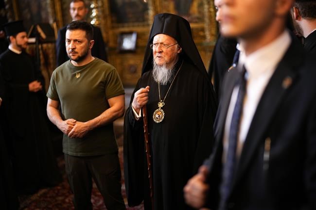 Zelenskyy hails Ukraine's soldiers from a symbolic Black Sea island to mark 500 days of war | iNFOnews.ca Zelenskyy hails Ukraine's soldiers from a symbolic Black Sea island to mark 500 days of war | iNFOnews.ca