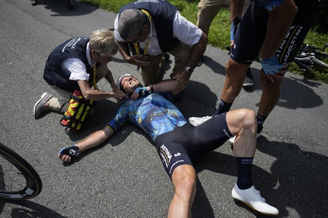 Cavendish crashes out of Tour de France in last attempt at outright record | iNFOnews.ca
