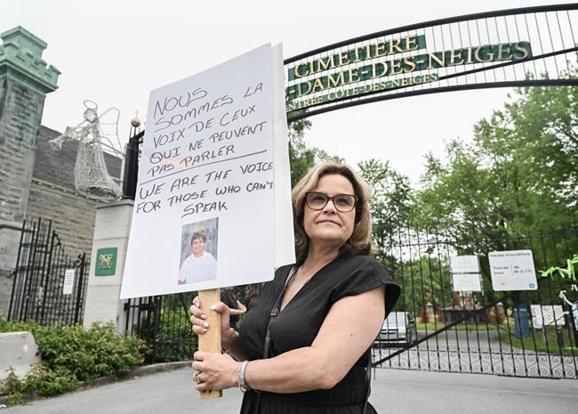 Grievers sneaking into cemetery as labour dispute drags on; 300 bodies still unburied | iNFOnews.ca Grievers sneaking into cemetery as labour dispute drags on; 300 bodies still unburied | iNFOnews.ca