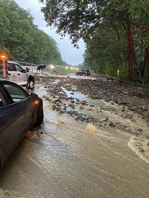 Extreme flooding overwhelms New York roadways and kills 1 person | iNFOnews.ca Extreme flooding overwhelms New York roadways and kills 1 person | iNFOnews.ca