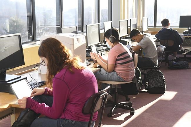 Test scores show American students slipping further behind despite recovery efforts | iNFOnews.ca Test scores show American students slipping further behind despite recovery efforts | iNFOnews.ca