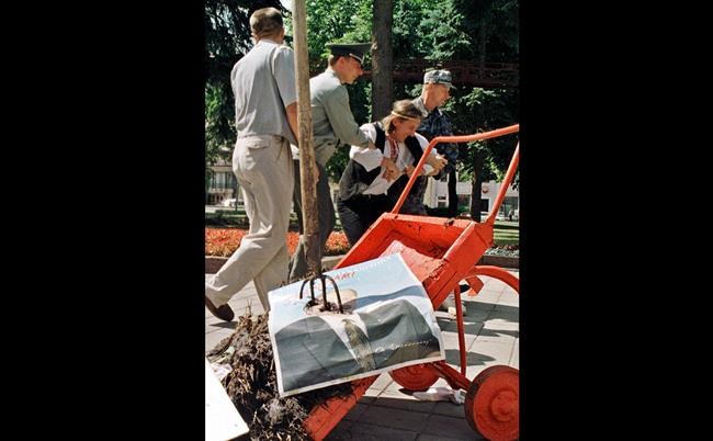Artist who dumped manure at Belarusian president's office dies in prison, wife says | iNFOnews.ca
