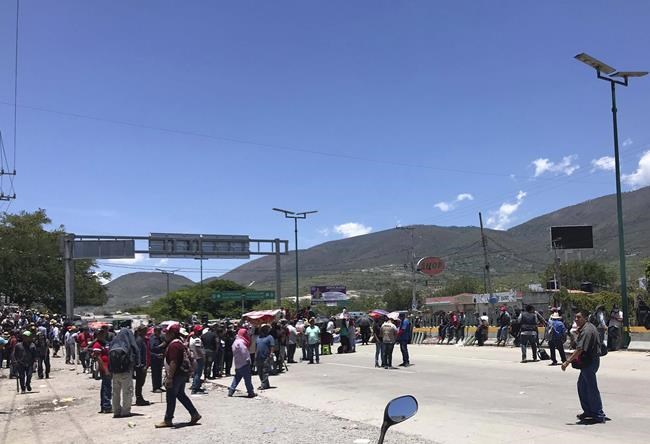 Mexico says protest was organized by a drug gang and a cartel car bomb killed National Guard officer | iNFOnews.ca Mexico says protest was organized by a drug gang and a cartel car bomb killed National Guard officer | iNFOnews.ca