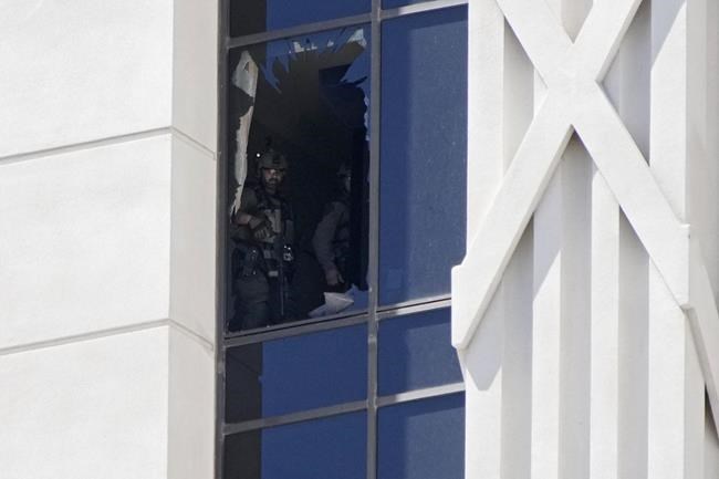 Hostage freed after hourslong standoff at Las Vegas Strip resort room, police say | iNFOnews.ca Hostage freed after hourslong standoff at Las Vegas Strip resort room, police say | iNFOnews.ca