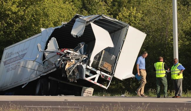 3 dead, 14 hurt after Greyhound bus strikes semis in Illinois; NTSB investigating | iNFOnews.ca
