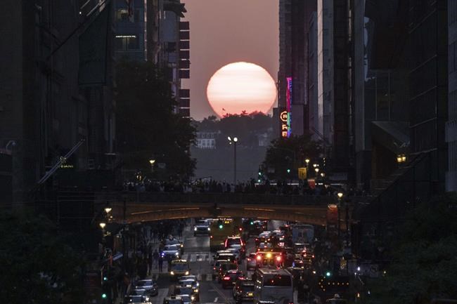 Manhattanhenge is a bust as clouds hide NYC sunset. Last chance this year is Thursday | iNFOnews.ca