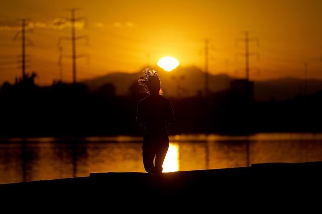 A heat wave has baked parts of the Southwest for weeks. Forecasters warn it's not cooling soon | iNFOnews.ca