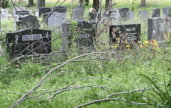 Deal reached in Montreal cemetery workers' standoff that has left 300 bodies unburied | iNFOnews.ca Deal reached in Montreal cemetery workers' standoff that has left 300 bodies unburied | iNFOnews.ca