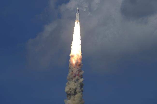 Crowds cheer as India launches a lander and rover to explore the moon’s south pole | iNFOnews.ca Crowds cheer as India launches a lander and rover to explore the moon’s south pole | iNFOnews.ca