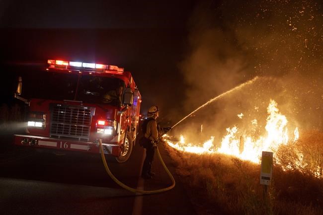 Southern California firefighters battle 3 wildfires amid hot, dry weather | iNFOnews.ca Southern California firefighters battle 3 wildfires amid hot, dry weather | iNFOnews.ca