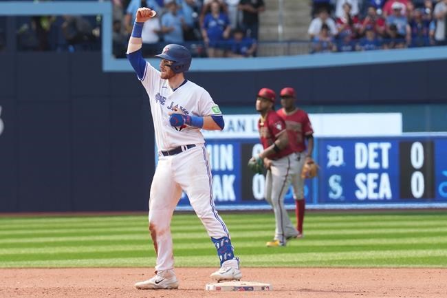 Blue Jays complete sweep of Diamondbacks at home with 7-5 victory | iNFOnews.ca