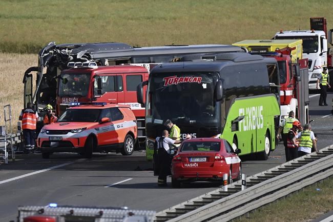 1 dead and 76 injured in a bus crash on a major highway in southeastern Czech Republic | iNFOnews.ca 1 dead and 76 injured in a bus crash on a major highway in southeastern Czech Republic | iNFOnews.ca