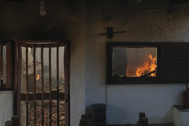 Wind-fanned wildfires force thousands to flee seaside resorts outside Greek capital | iNFOnews.ca Wind-fanned wildfires force thousands to flee seaside resorts outside Greek capital | iNFOnews.ca