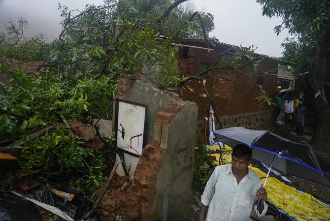 Landslide triggered by heavy rains kills 10 and traps many others in western India | iNFOnews.ca