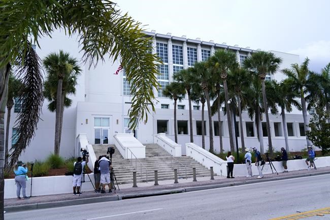 Judge sets a trial date for next May in Trump's classified documents case in Florida | iNFOnews.ca