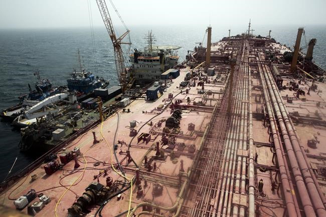 A salvage team is set to begin siphoning oil out of rusting tanker moored off Yemen, UN says | iNFOnews.ca A salvage team is set to begin siphoning oil out of rusting tanker moored off Yemen, UN says | iNFOnews.ca