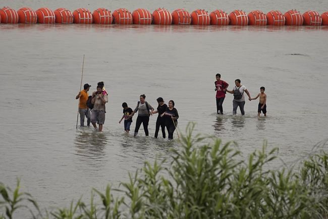 Biden administration sues Texas governor over Rio Grande buoy barrier that’s meant to stop migrants | iNFOnews.ca