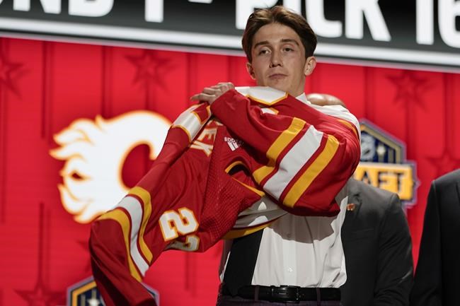 Flames sign first-round draft pick Samuel Honzek to entry-level contract | iNFOnews.ca Flames sign first-round draft pick Samuel Honzek to entry-level contract | iNFOnews.ca