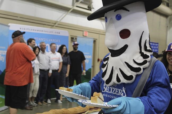Enormous Lebanon bologna sandwich unveiled at Pennsylvania community fair | iNFOnews.ca Enormous Lebanon bologna sandwich unveiled at Pennsylvania community fair | iNFOnews.ca