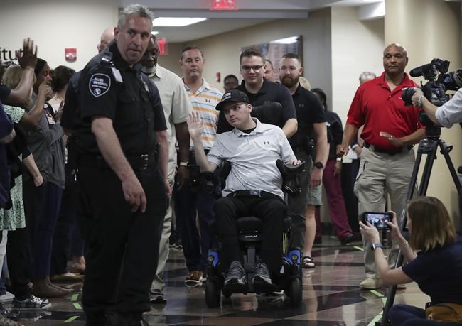 Police officer reaches milestone in recovery from critical wounds in Louisville bank shooting | iNFOnews.ca