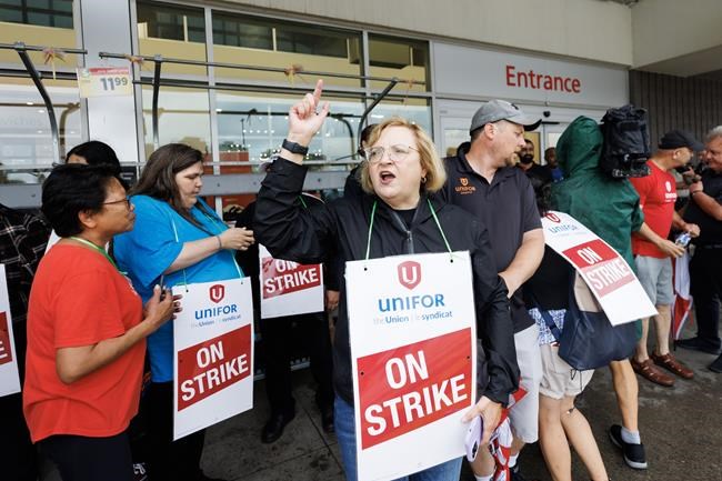 Metro stores in Greater Toronto Area close as workers go on strike | iNFOnews.ca Metro stores in Greater Toronto Area close as workers go on strike | iNFOnews.ca
