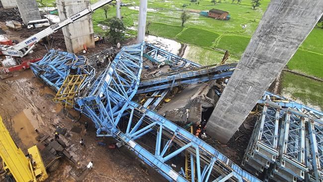 16 workers killed in the collapse of a crane being used to build a bridge in India | iNFOnews.ca 16 workers killed in the collapse of a crane being used to build a bridge in India | iNFOnews.ca