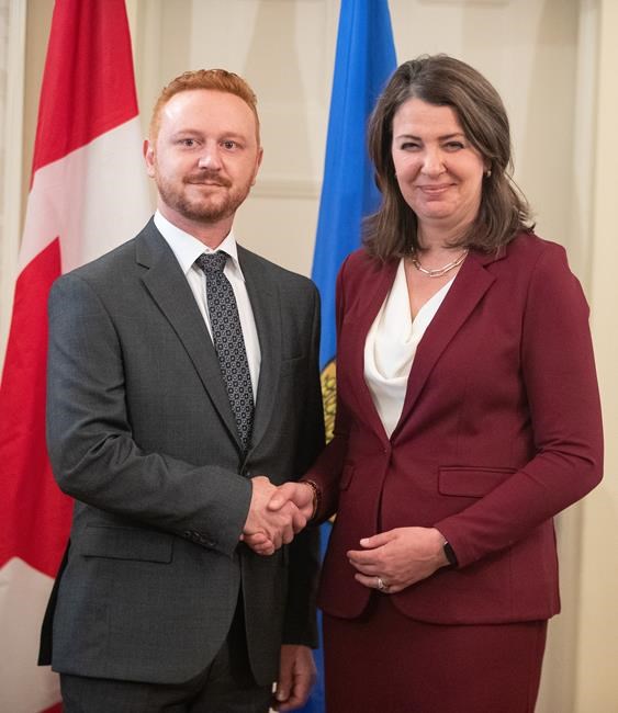 Alberta no longer pursuing plan to dump RCMP for provincial police force | iNFOnews.ca Alberta no longer pursuing plan to dump RCMP for provincial police force | iNFOnews.ca