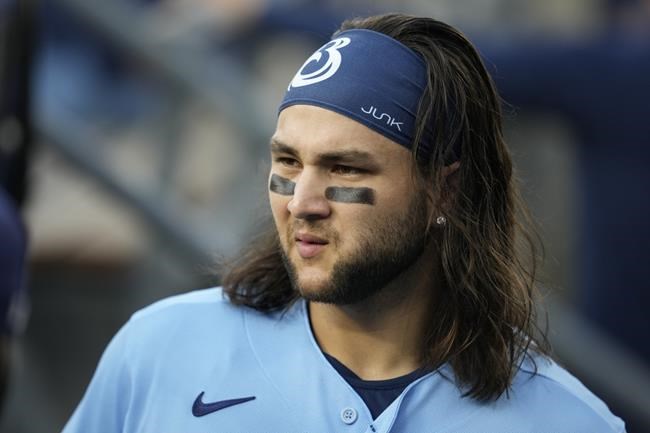Blue Jays shortstop Bo Bichette just day-to-day after hurting right knee | iNFOnews.ca Blue Jays shortstop Bo Bichette just day-to-day after hurting right knee | iNFOnews.ca