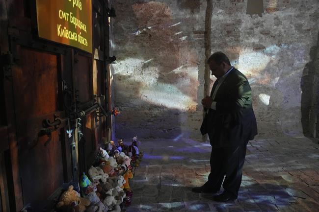 GOP presidential hopeful Chris Christie says 'inhumanity' of war is palpable during visit to Ukraine | iNFOnews.ca